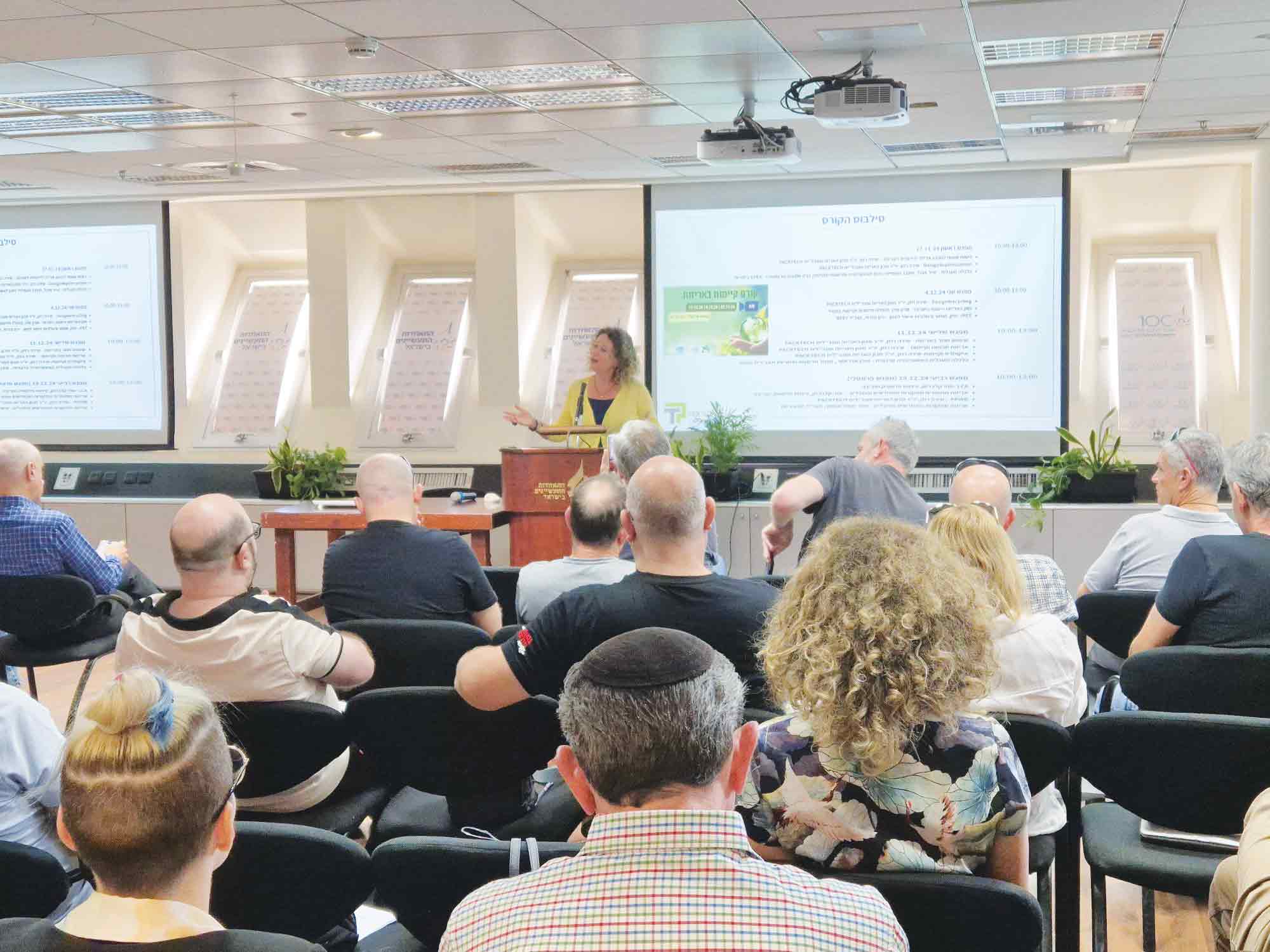 מבט לעתיד: תובנות מיום העיון על בינה מלאכותית בעולמות האריזה