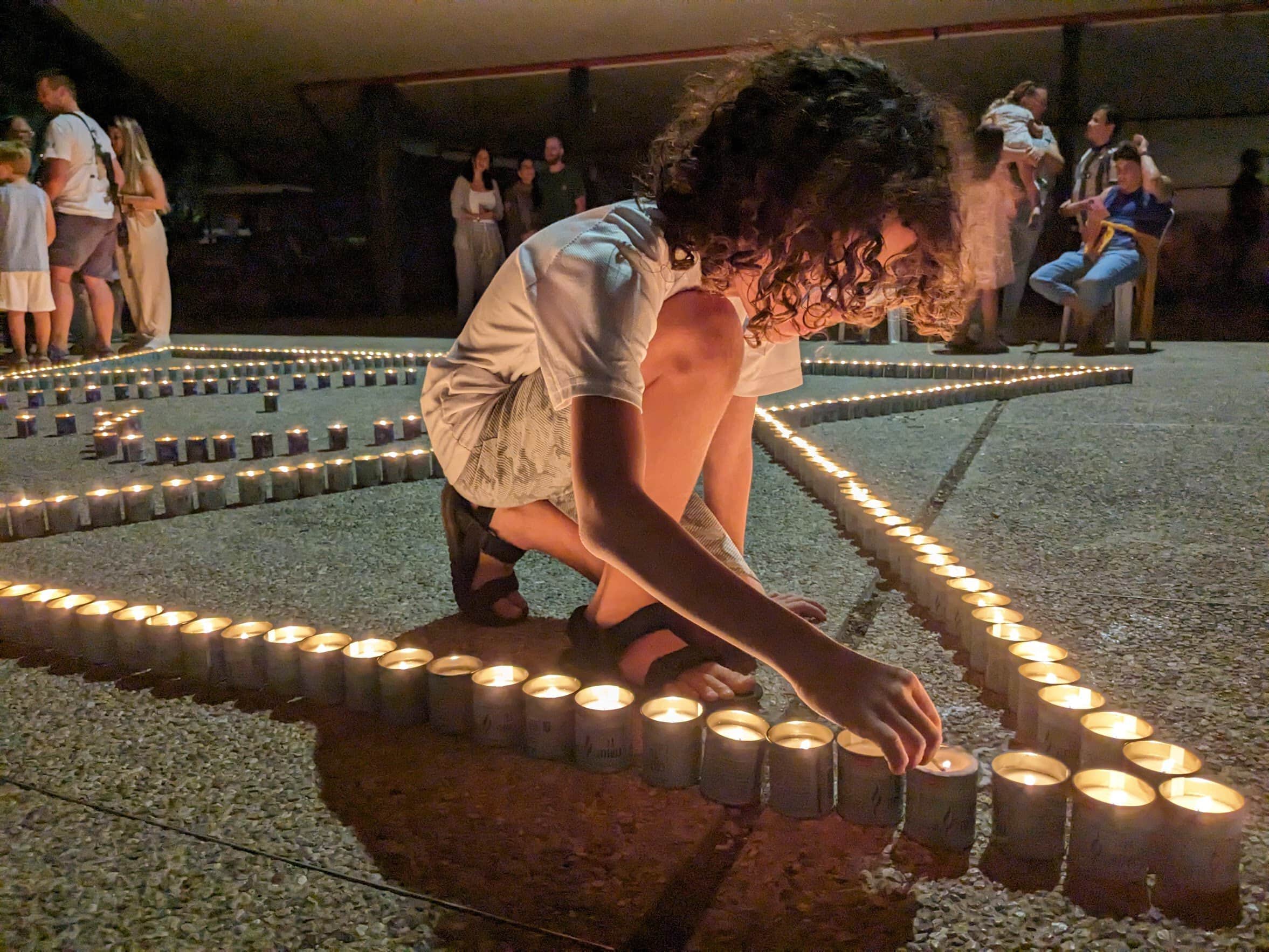 הדלקת נרות בקיבוץ הזורע, לזכר הנופלים